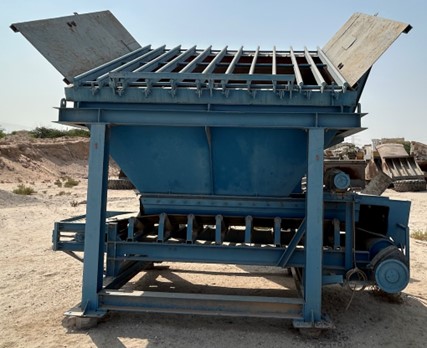 Skid Mounted Feed Hopper with discharge Conveyor belt With Grizzly bars (Pre-screening)