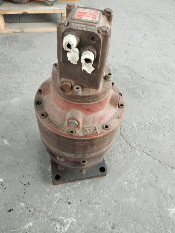 HYDRAULIC MOTOR 28MM SHAFT 151F0240 2 101