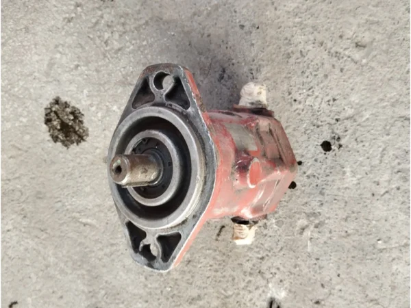 HYDRAULIC MOTOR 40MM SHAFT2 (8)