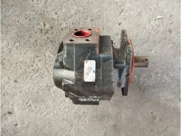 HYDRAULIC MOTOR 40MM SHAFT4 (2)