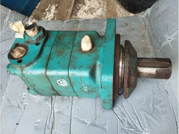 HYDRAULIC MOTOR 50MM SHAFT:151B3104 2