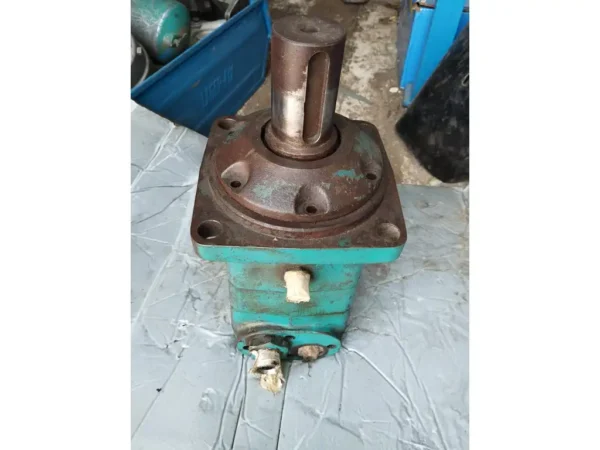 HYDRAULIC MOTOR 50MM SHAFT:151B3104 3