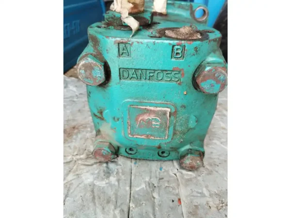 HYDRAULIC MOTOR 50MM SHAFT:151B3104 4