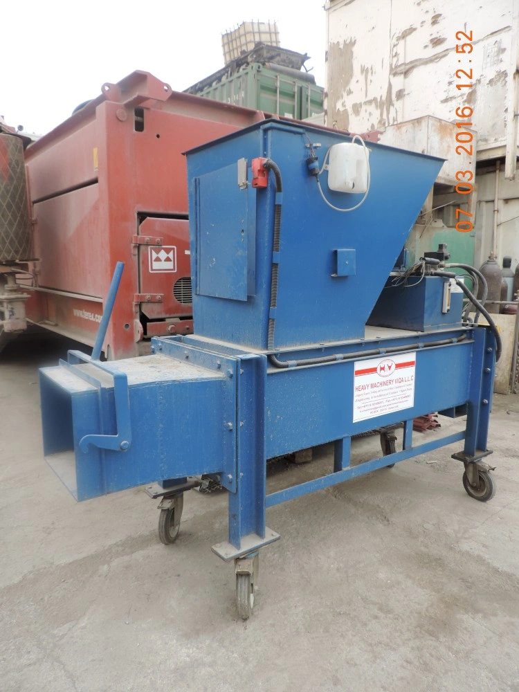 Hydraulic bale pressing