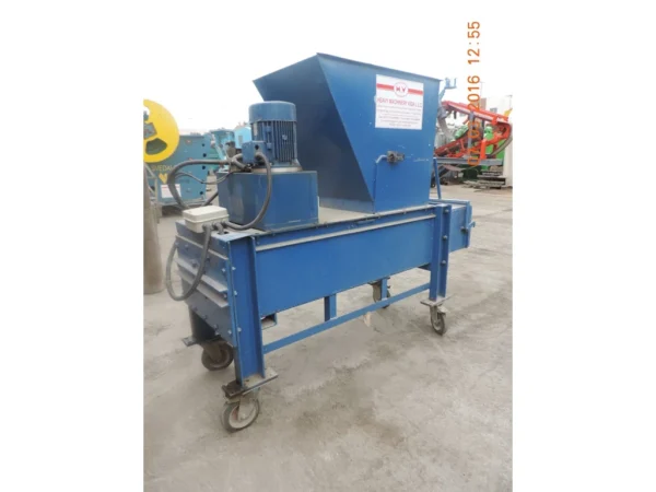 Hydraulic bale pressing machine 7