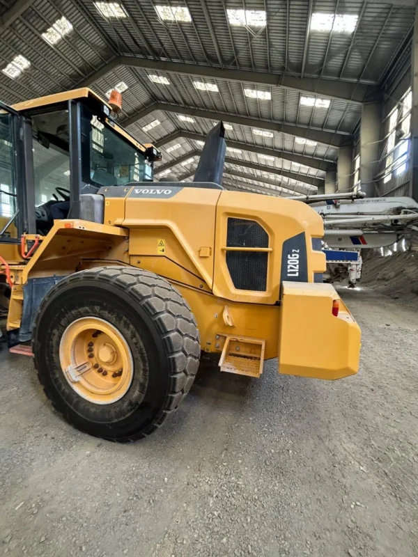 VOLVO L120E WHEEL LOADER 4