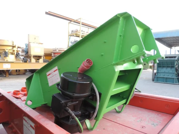 Vibrating feeder 2