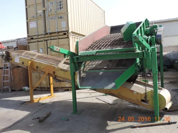 powerscreen 2500 x 1200 vibrating screen 1