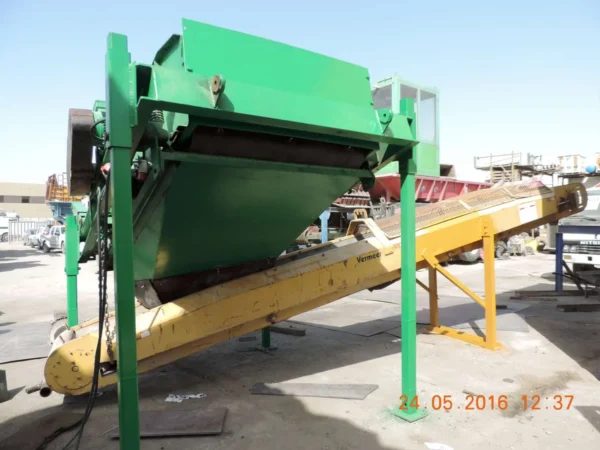 powerscreen 2500 x 1200 vibrating screen 2